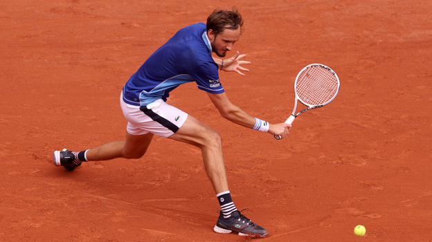 Medbedev plays tennis